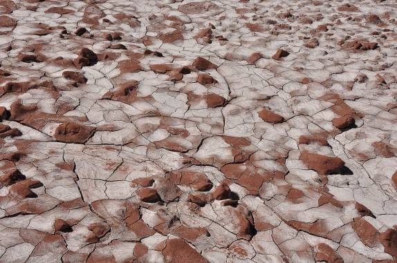 Solo cristalizado na região de Plaza Francia, no Parque Provincial Aconcágua, na província de Mendoza, no oeste da Argentina